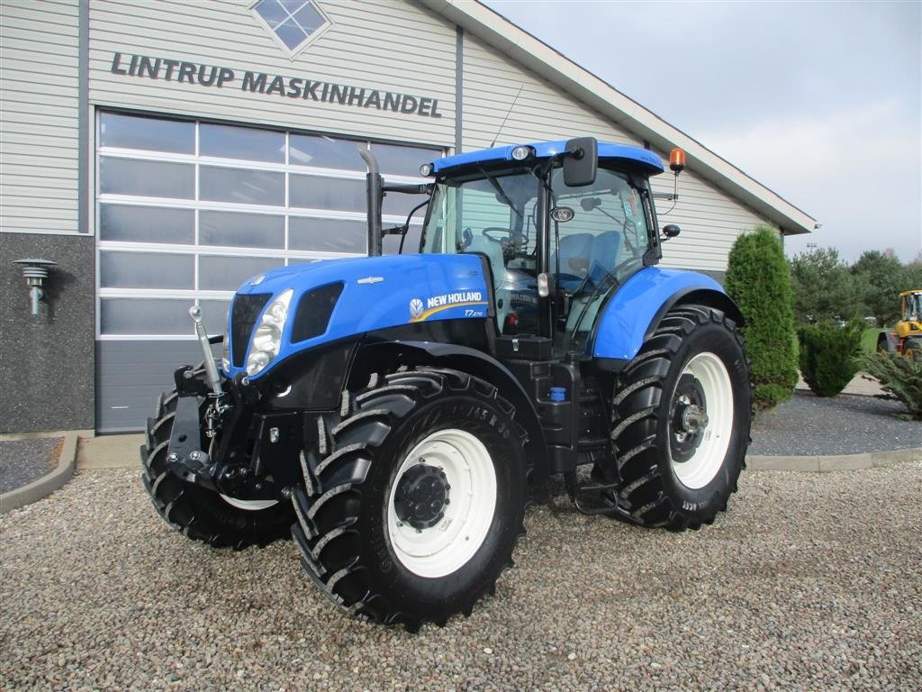 Traktor du type New Holland T7.270 AutoCommand Med frontlift, Gebrauchtmaschine en Lintrup (Photo 2)