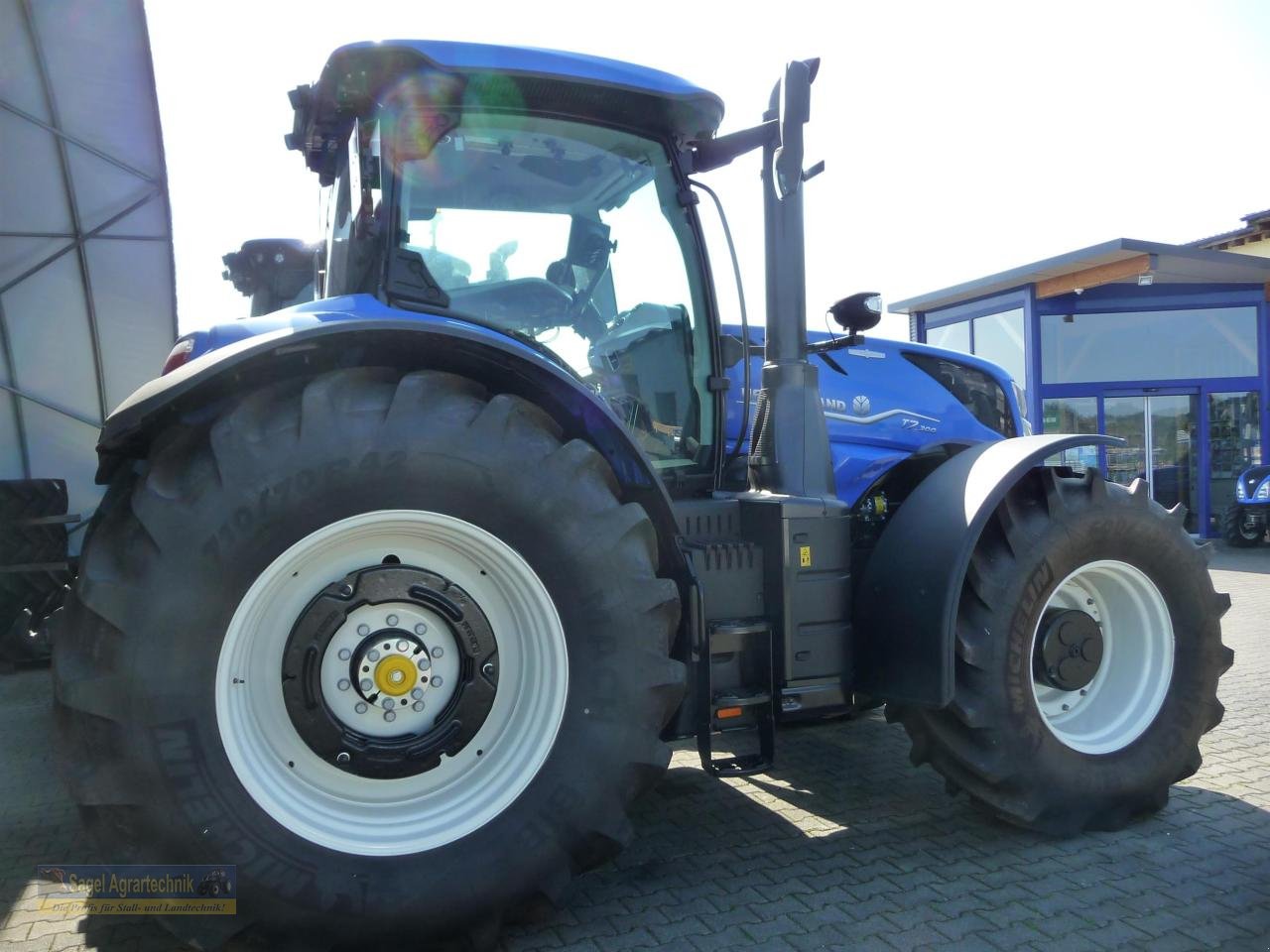 Traktor of the type New Holland T7.300 AC Stage V, Neumaschine in Rhaunen (Picture 2)