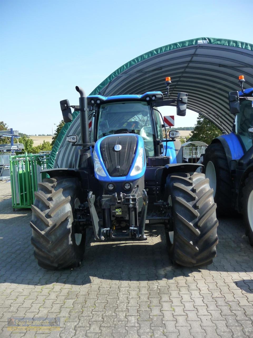 Traktor of the type New Holland T7.300 AC Stage V, Neumaschine in Rhaunen (Picture 4)