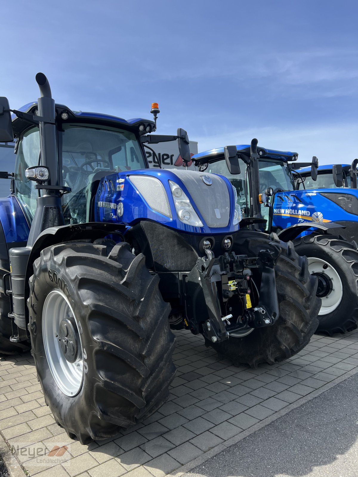 Traktor of the type New Holland T7.300 Blue Power, Neumaschine in Bad Waldsee Mennisweiler (Picture 3)