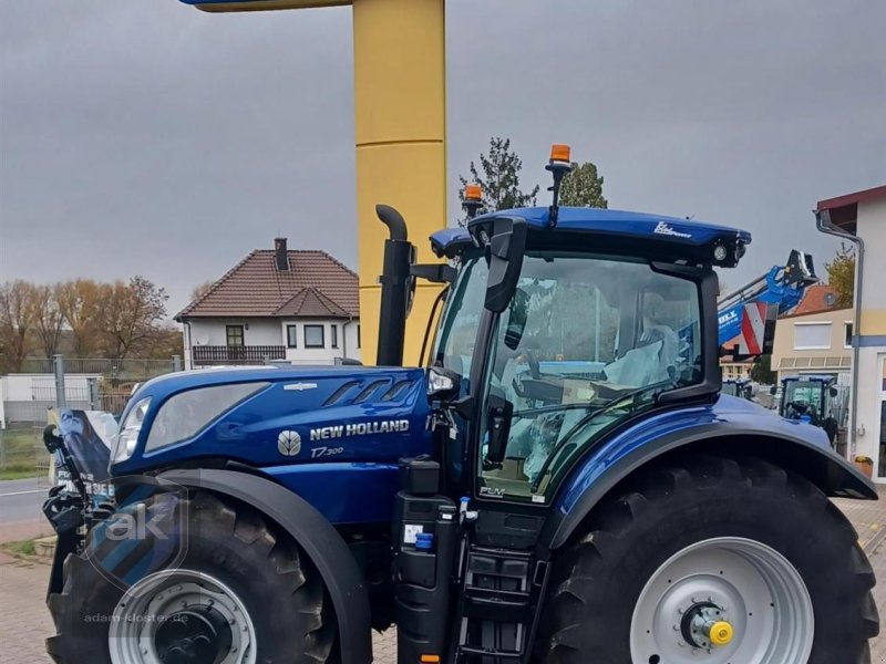 Traktor of the type New Holland T7.300AC, Neumaschine in Mörstadt (Picture 1)