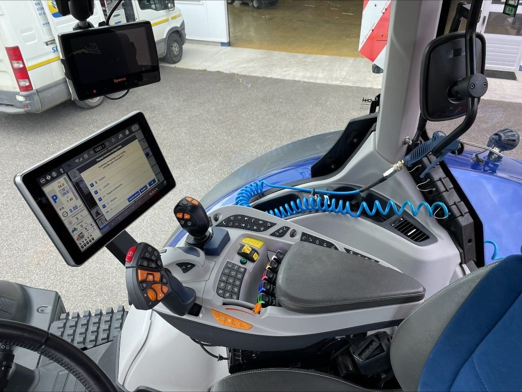 Traktor du type New Holland T7.315 HD PLMI, Gebrauchtmaschine en Montauban (Photo 9)