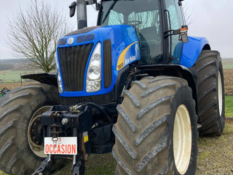 Traktor of the type New Holland T8030, Gebrauchtmaschine in Channes