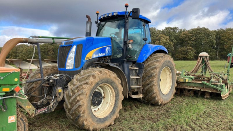 Traktor of the type New Holland T8030, Gebrauchtmaschine in Channes (Picture 1)