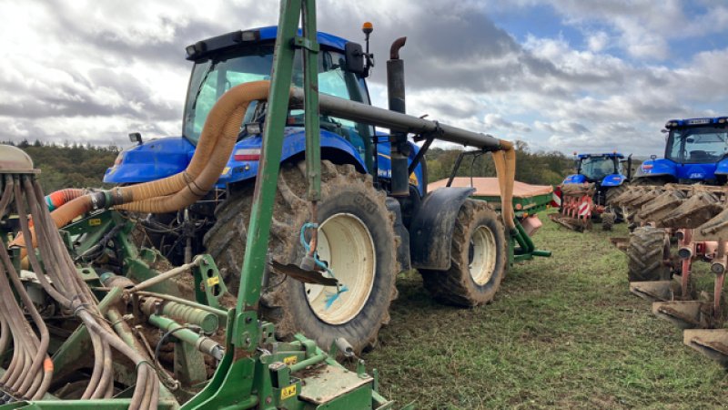 Traktor of the type New Holland T8030, Gebrauchtmaschine in Channes (Picture 5)