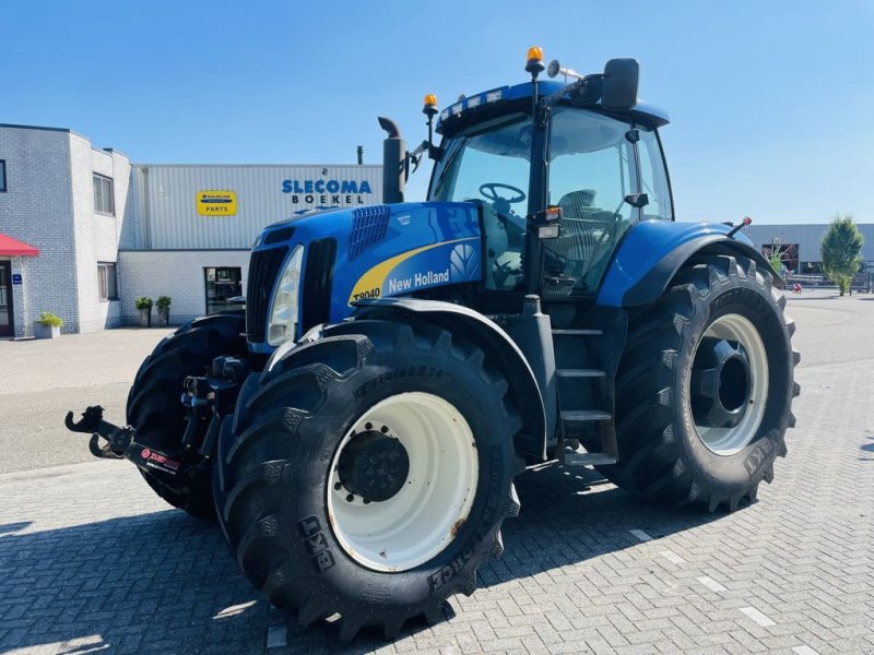 Traktor of the type New Holland T8040 4 WD 303 HP Axle suspension, Gebrauchtmaschine in BOEKEL (Picture 1)