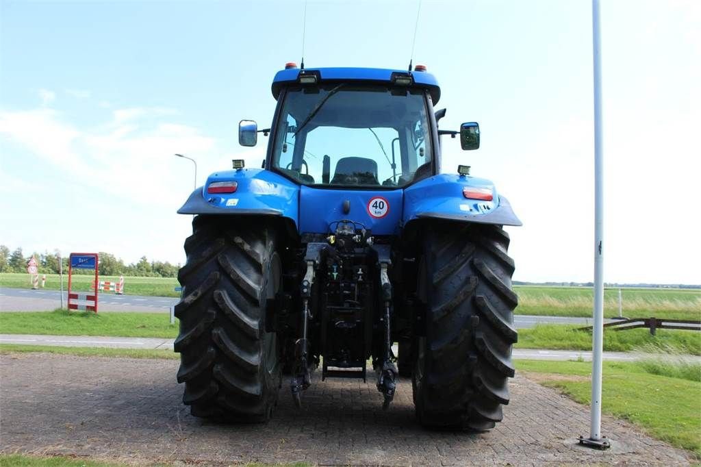 Traktor Türe ait New Holland T8040, Gebrauchtmaschine içinde Bant (resim 3)