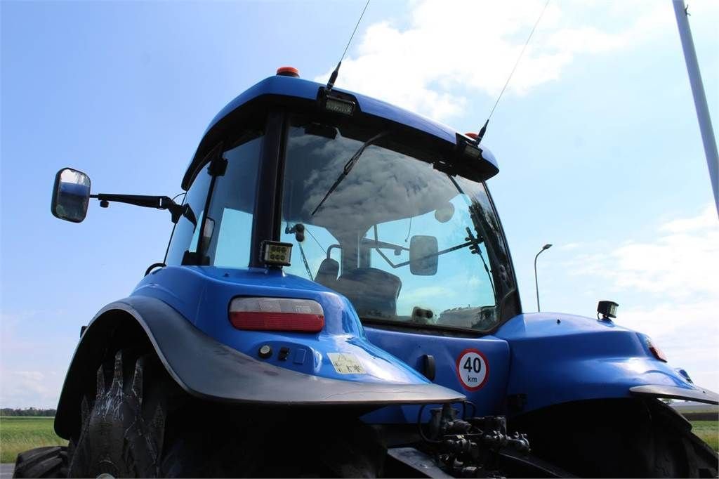 Traktor du type New Holland T8040, Gebrauchtmaschine en Bant (Photo 4)