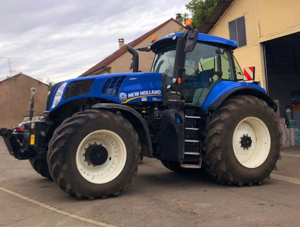 Traktor от тип New Holland T8.320 AC, Gebrauchtmaschine в MORHANGE (Снимка 2)