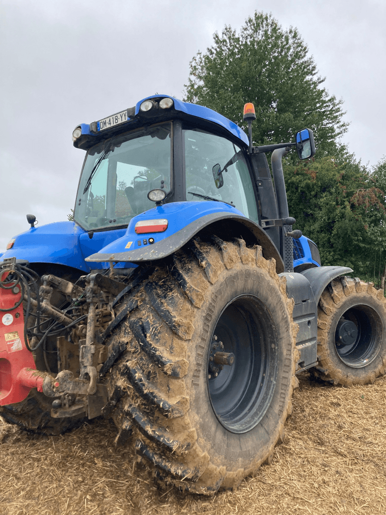 Traktor des Typs New Holland T8.330 ULTRA COMMAND SWII, Gebrauchtmaschine in CINTHEAUX (Bild 2)