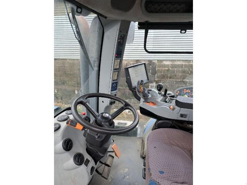 Traktor typu New Holland T8330, Gebrauchtmaschine v CHATEAUBRIANT CEDEX (Obrázek 3)