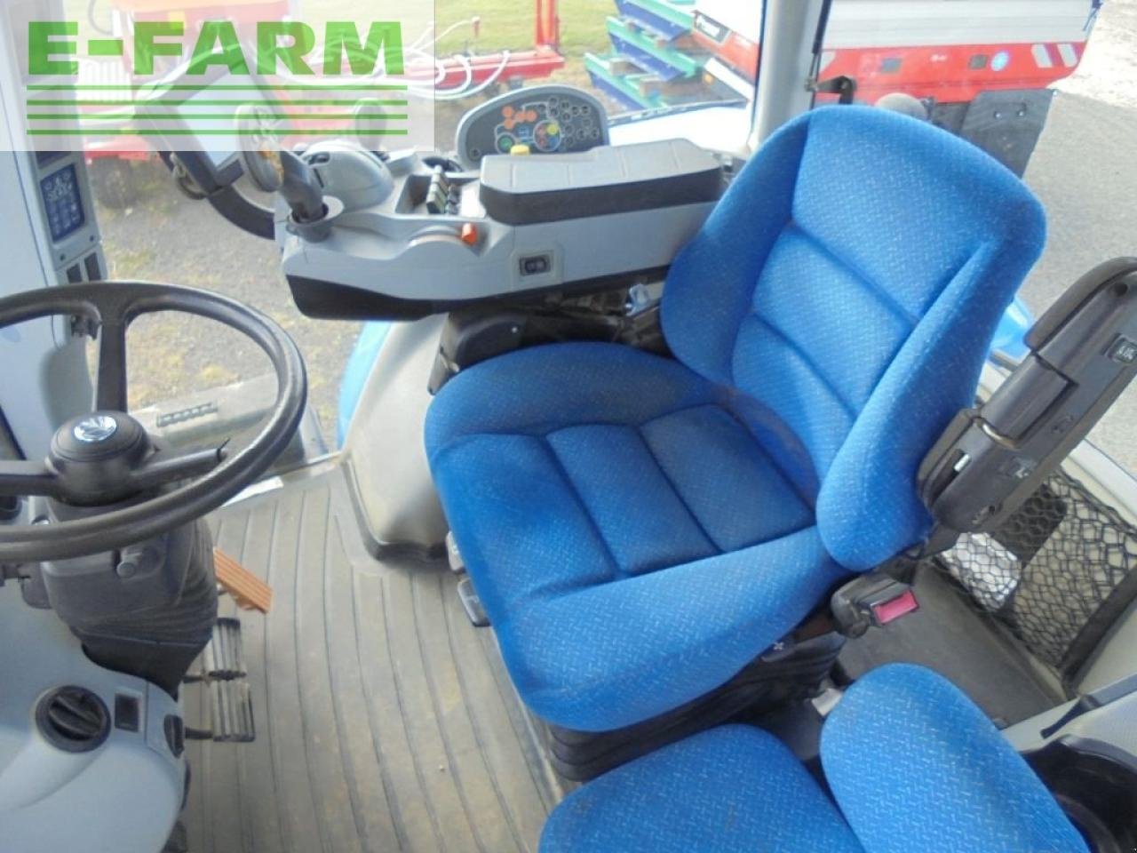 Traktor типа New Holland t8.330, Gebrauchtmaschine в Authon (Фотография 4)