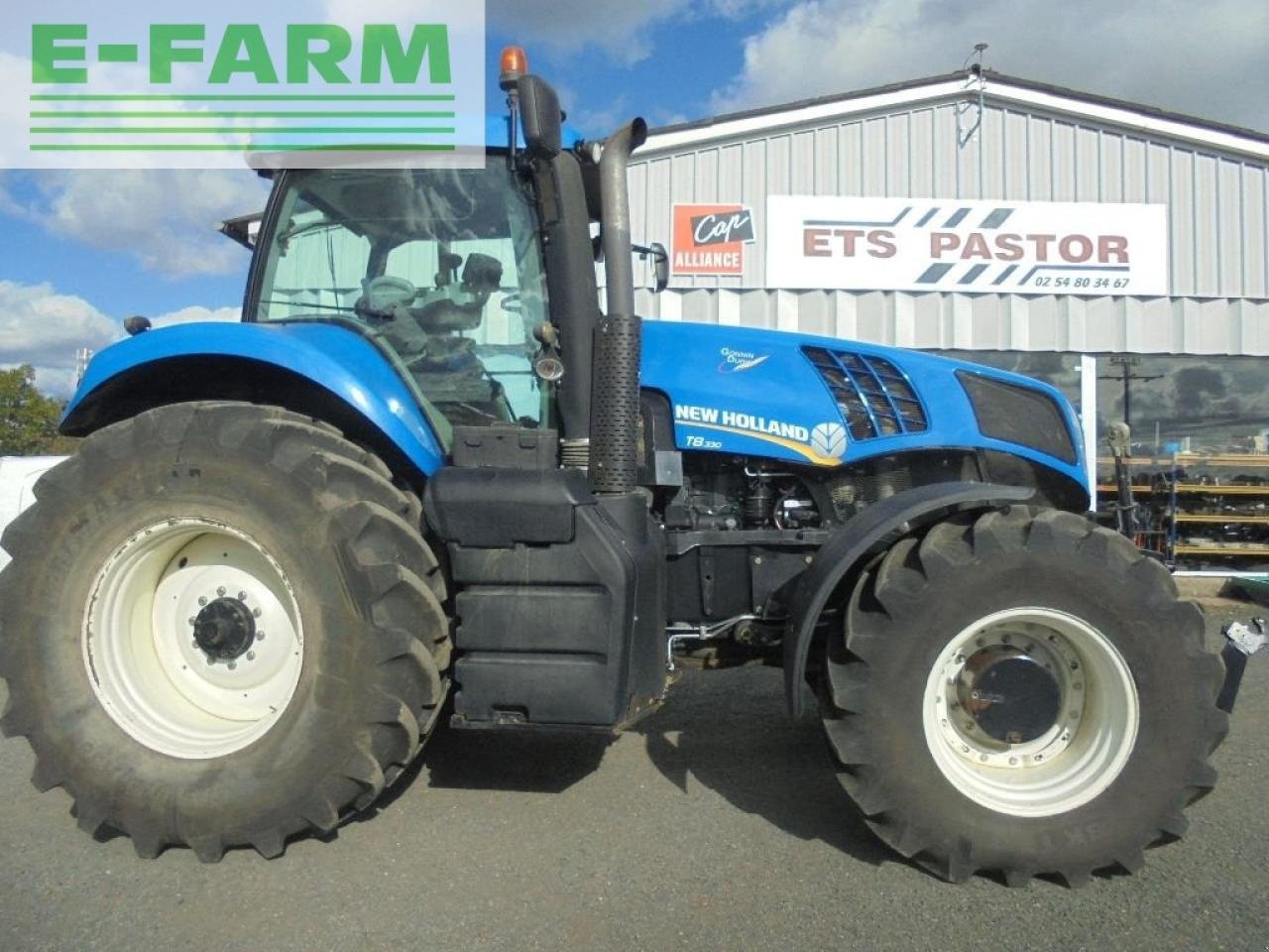 Traktor типа New Holland t8.330, Gebrauchtmaschine в Authon (Фотография 1)