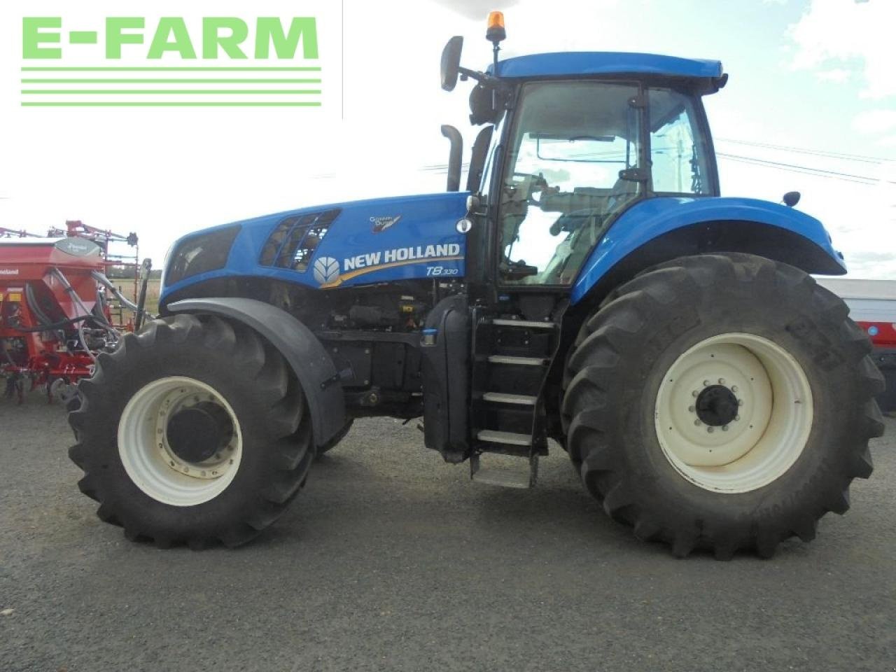 Traktor от тип New Holland t8.330, Gebrauchtmaschine в Authon (Снимка 5)