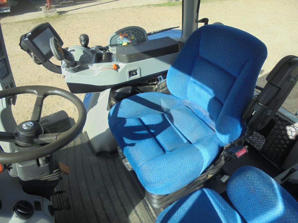 Traktor типа New Holland T8.330, Gebrauchtmaschine в AUTHON (Фотография 11)