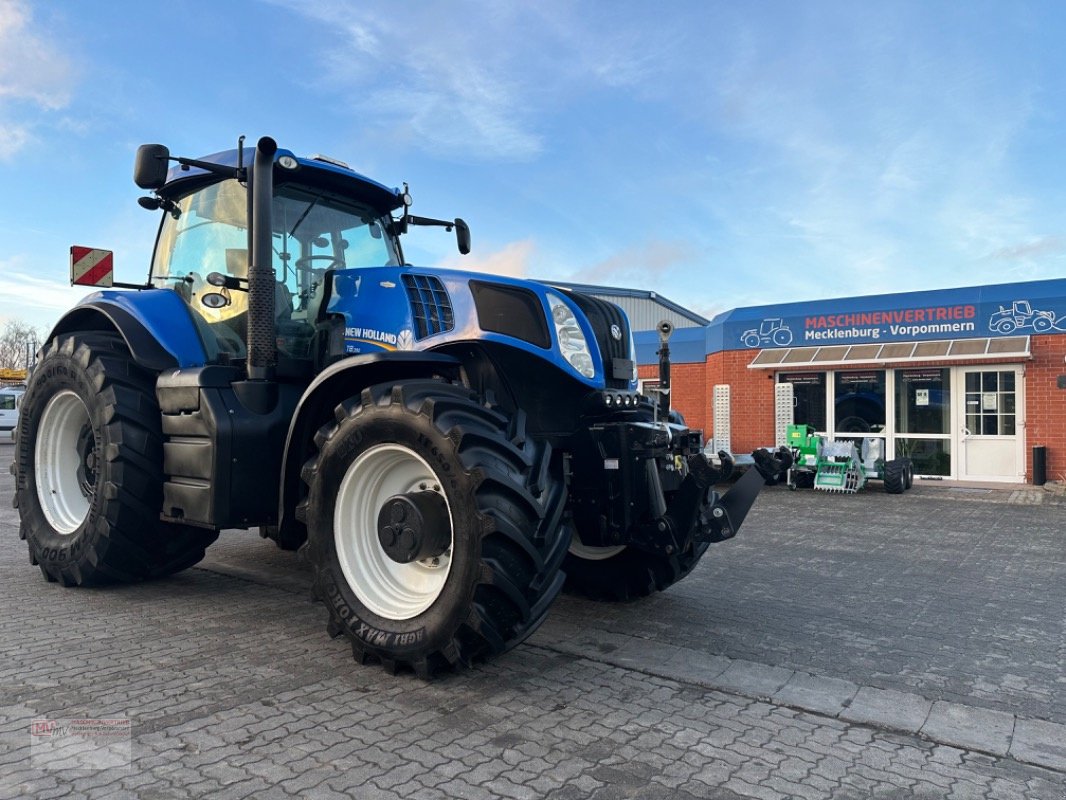 Traktor of the type New Holland T8.390 AutoCommand, Neumaschine in Neubrandenburg (Picture 1)