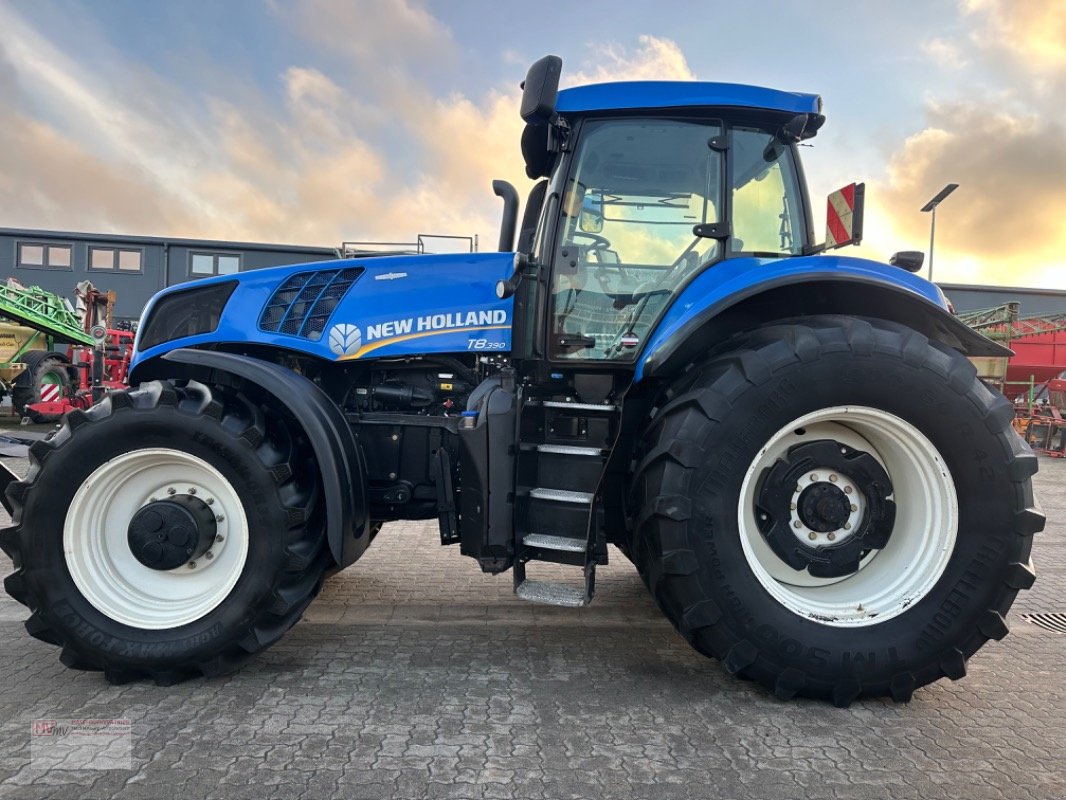 Traktor of the type New Holland T8.390 AutoCommand, Neumaschine in Neubrandenburg (Picture 7)