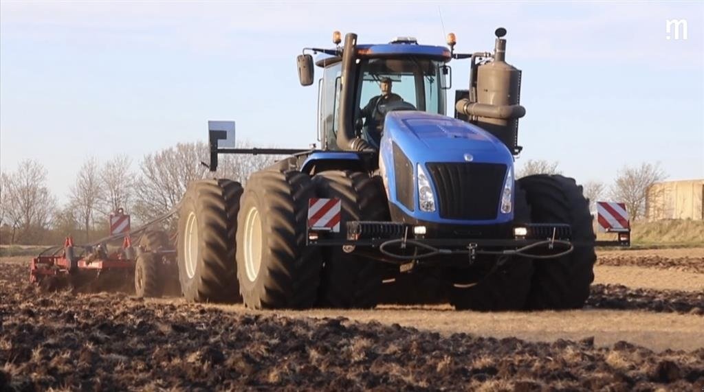 Traktor tipa New Holland T9.700 Under klargøring, Gebrauchtmaschine u Gjerlev J. (Slika 1)