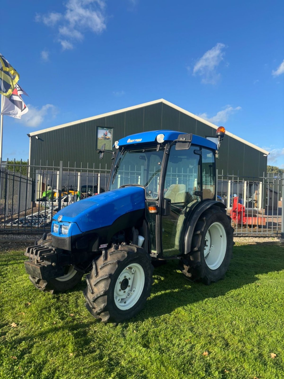 Traktor of the type New Holland Tce45, Gebrauchtmaschine in Wadenoijen (Picture 1)