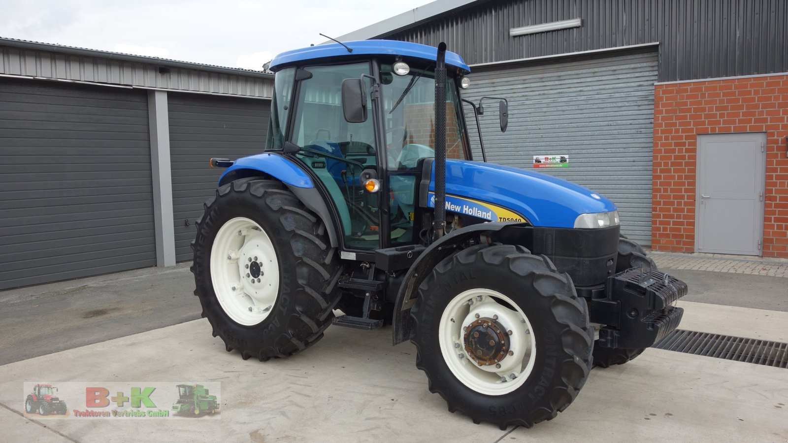 Traktor of the type New Holland TD 5040, Gebrauchtmaschine in Kettenkamp (Picture 3)