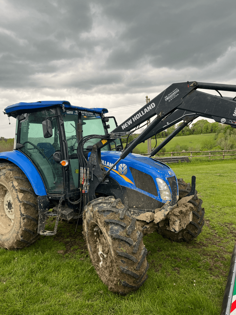 Traktor des Typs New Holland TD5.105, Gebrauchtmaschine in CONDE SUR VIRE (Bild 1)