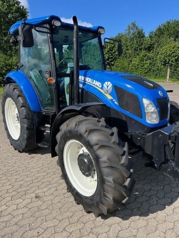 Traktor van het type New Holland TD5.115 med frontlift, Gebrauchtmaschine in Horsens (Foto 1)