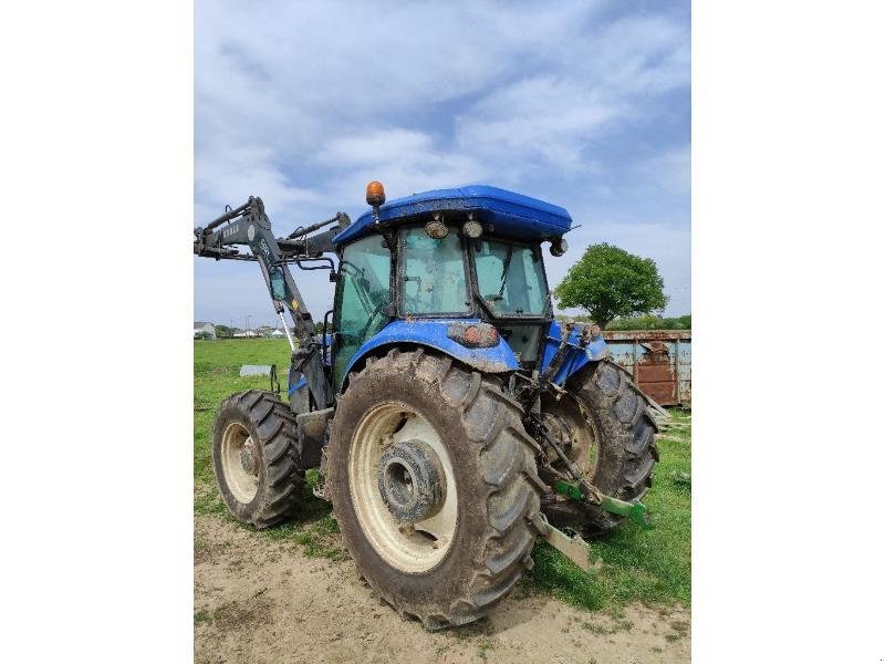 Traktor tip New Holland TD5115, Gebrauchtmaschine in CHATEAUBRIANT CEDEX (Poză 3)