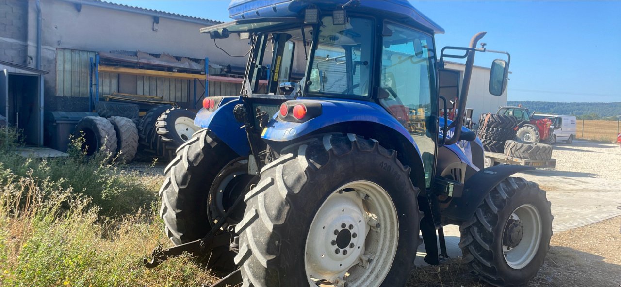 Traktor Türe ait New Holland TD5.95, Gebrauchtmaschine içinde Lalœuf (resim 4)