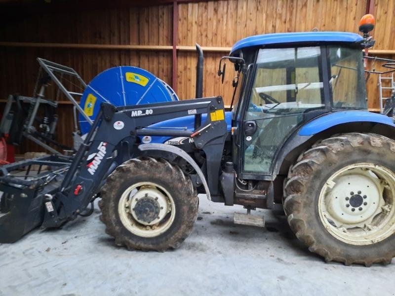 Traktor of the type New Holland TD95D, Gebrauchtmaschine in ANTIGNY (Picture 1)