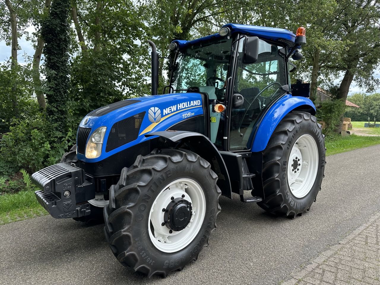 Traktor van het type New Holland TD95D, Gebrauchtmaschine in Rossum (Foto 1)