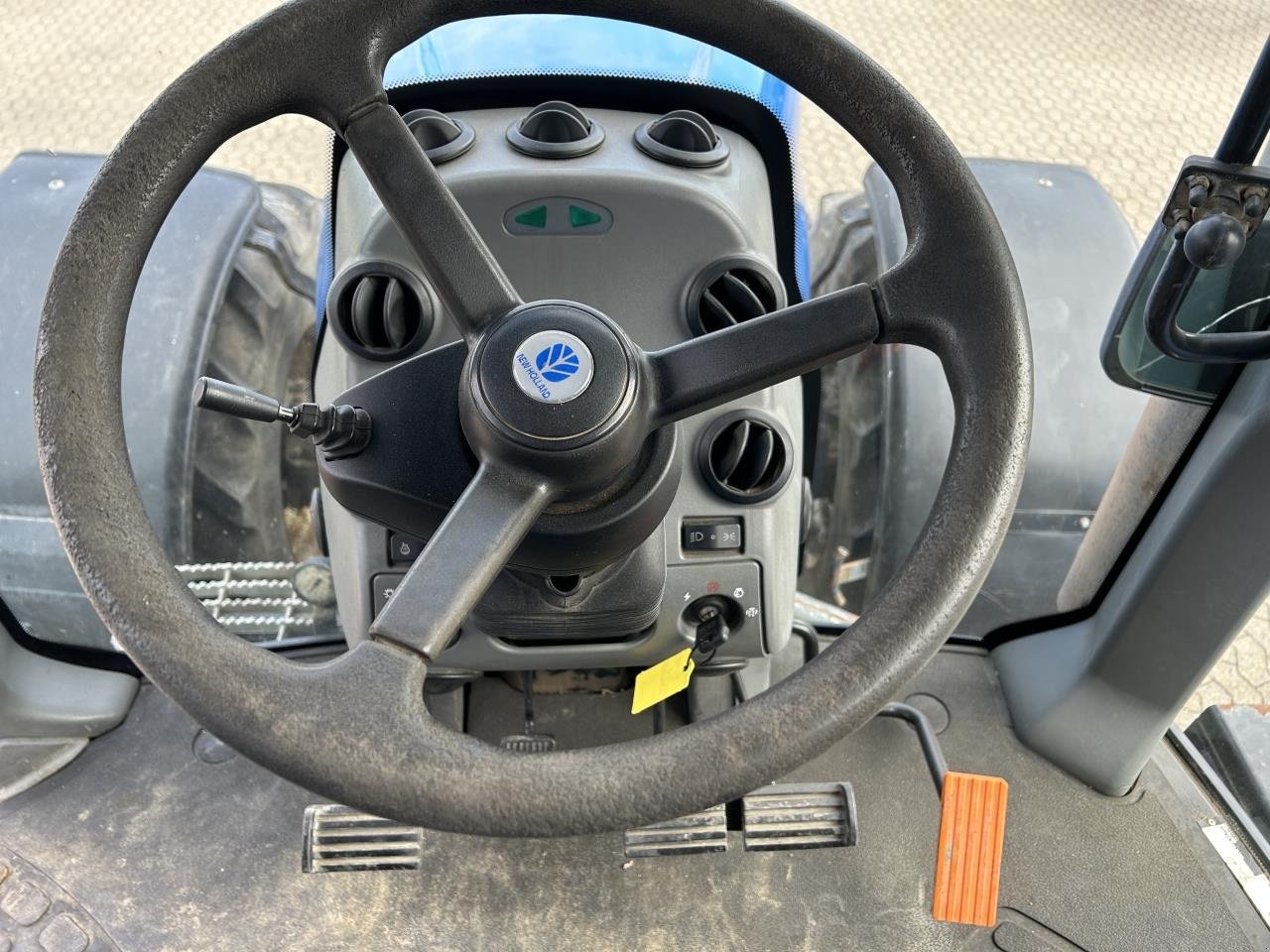 Traktor Türe ait New Holland TG285, Gebrauchtmaschine içinde Bramming (resim 6)