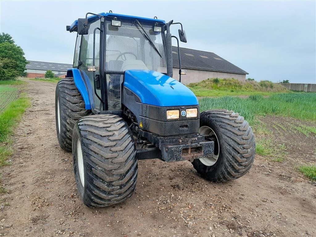 Traktor za tip New Holland TL 5060 Få timer med twindæk, Gebrauchtmaschine u Skive (Slika 1)