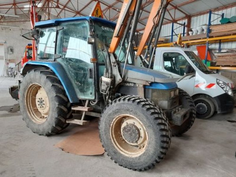 Traktor van het type New Holland TL 80, Gebrauchtmaschine in VELAINES