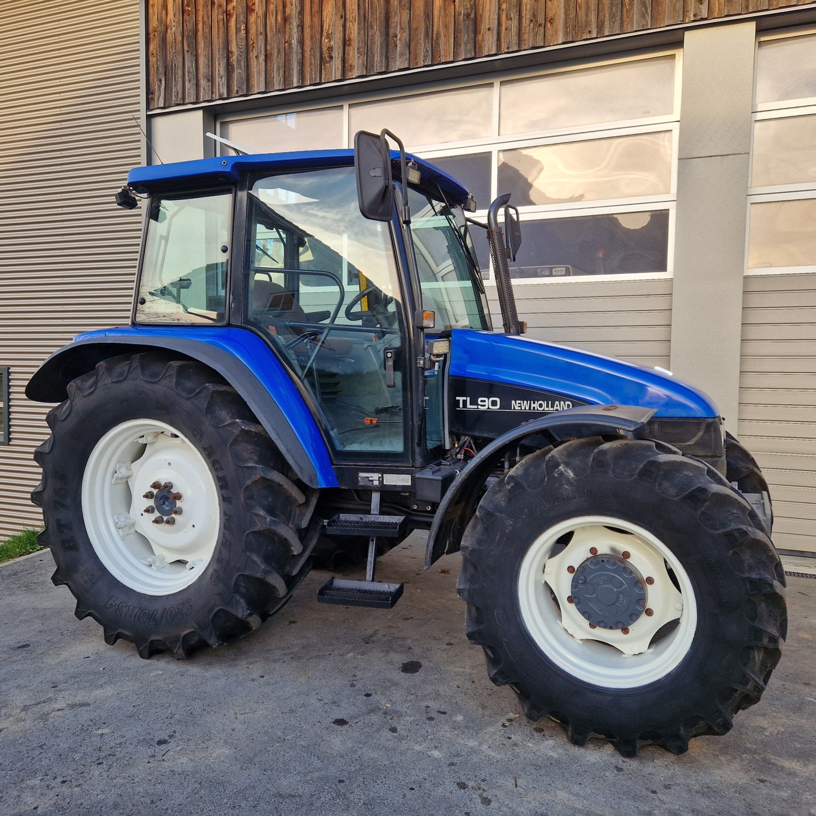 Traktor от тип New Holland TL 90, Gebrauchtmaschine в Neureichenau (Снимка 1)