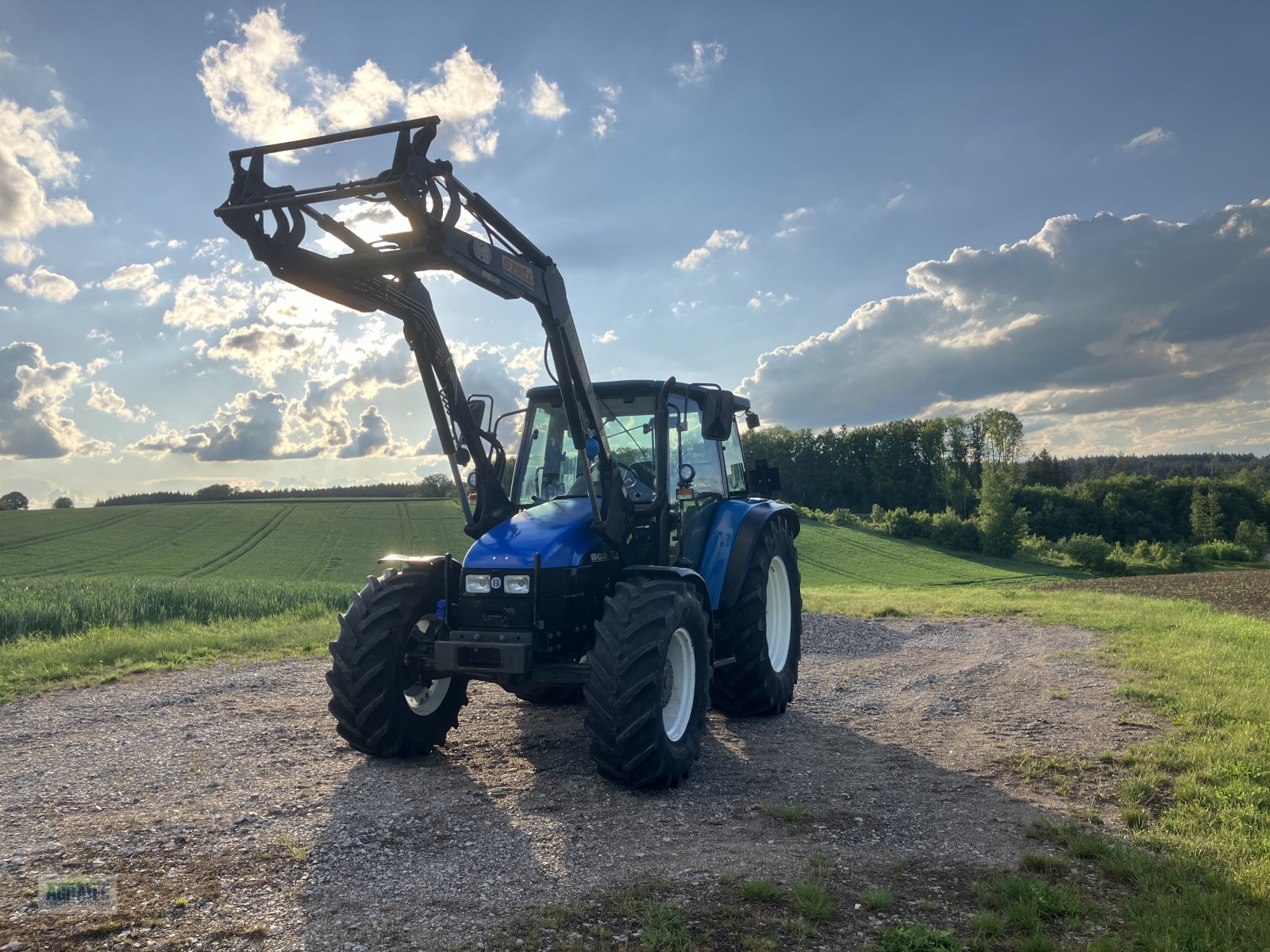 Traktor of the type New Holland TL 90, Gebrauchtmaschine in Langquaid (Picture 1)