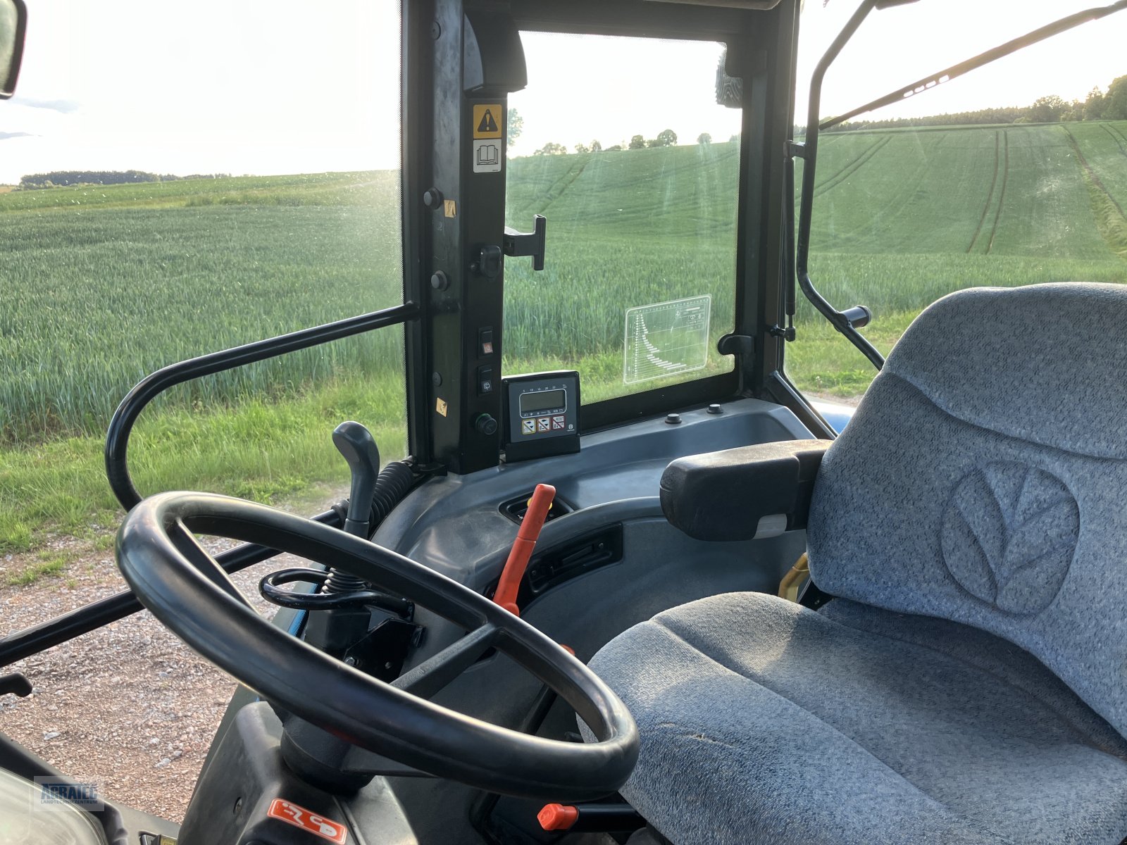 Traktor of the type New Holland TL 90, Gebrauchtmaschine in Langquaid (Picture 11)