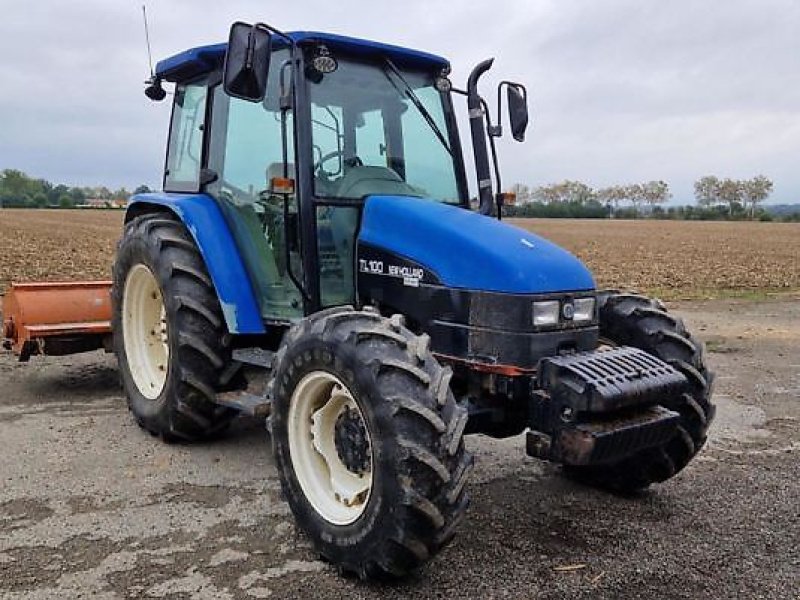 Traktor du type New Holland TL100, Gebrauchtmaschine en PEYROLE (Photo 1)