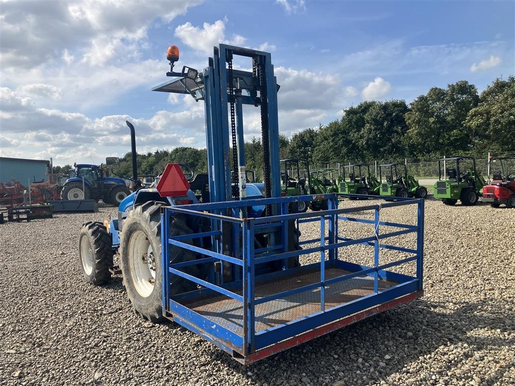 Traktor of the type New Holland TL70 KUN 955 timer! Med byggelift, Gebrauchtmaschine in Rødekro (Picture 5)