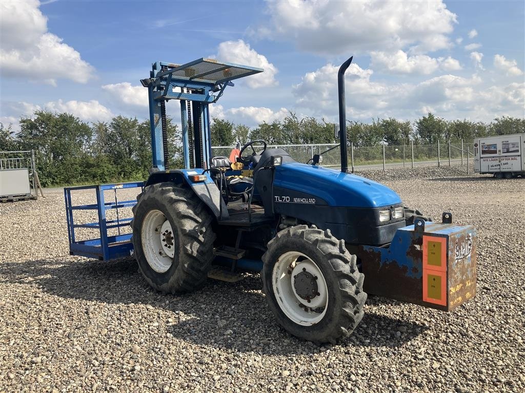 Traktor of the type New Holland TL70 KUN 955 timer! Med byggelift, Gebrauchtmaschine in Rødekro (Picture 1)