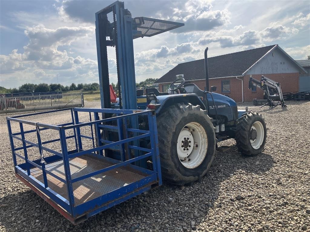 Traktor of the type New Holland TL70 KUN 955 timer! Med byggelift, Gebrauchtmaschine in Rødekro (Picture 6)