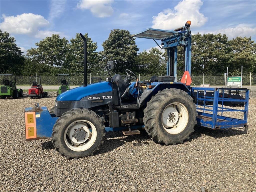 Traktor of the type New Holland TL70 KUN 955 timer! Med byggelift, Gebrauchtmaschine in Rødekro (Picture 3)