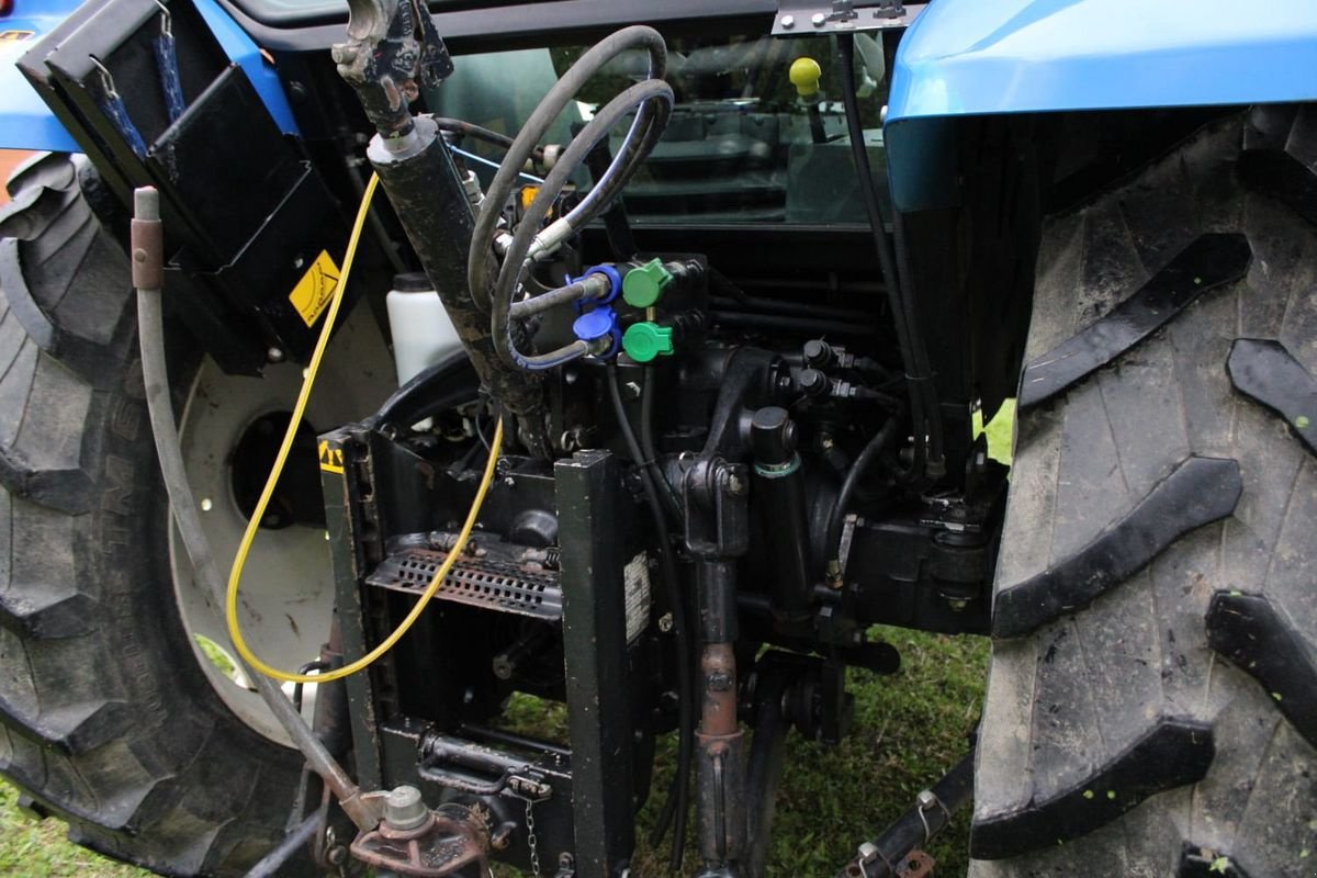 Traktor des Typs New Holland TL80 (4WD), Gebrauchtmaschine in Burgkirchen (Bild 12)