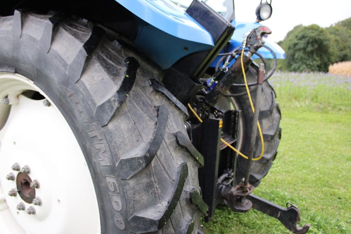 Traktor van het type New Holland TL80 (4WD), Gebrauchtmaschine in Burgkirchen (Foto 3)