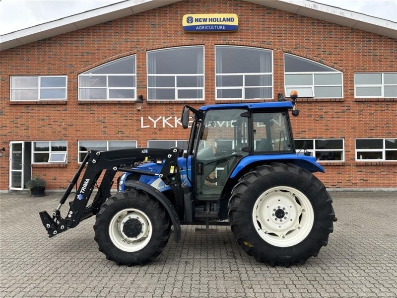 Traktor of the type New Holland TL90A Incl. Trima X36 frontlæsser, Gebrauchtmaschine in Gjerlev J. (Picture 1)