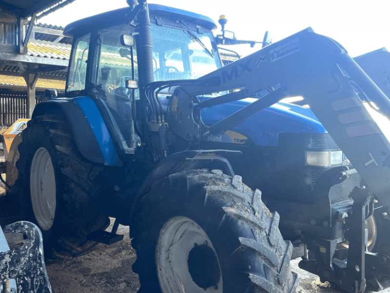 Traktor от тип New Holland TM 120 RANGE, Gebrauchtmaschine в TREMEUR