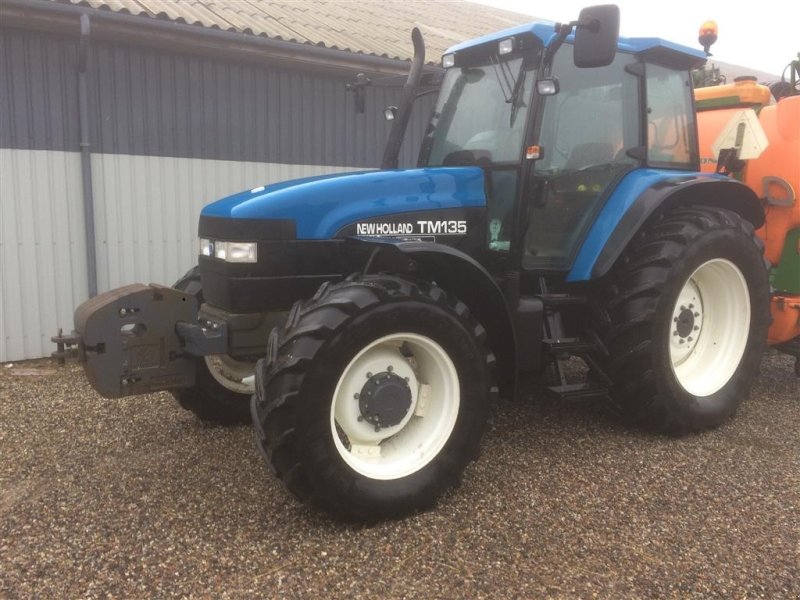 Traktor a típus New Holland TM 125 4vWD Lavt timetal på vej hjem, Gebrauchtmaschine ekkor: Bælum (Kép 1)