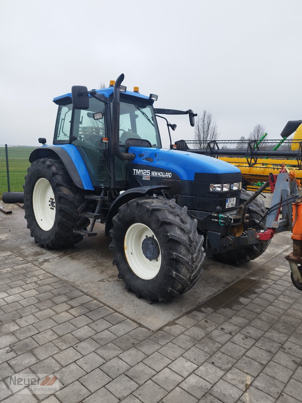 Traktor van het type New Holland TM 125, Gebrauchtmaschine in Bad Waldsee Mennisweiler (Foto 3)