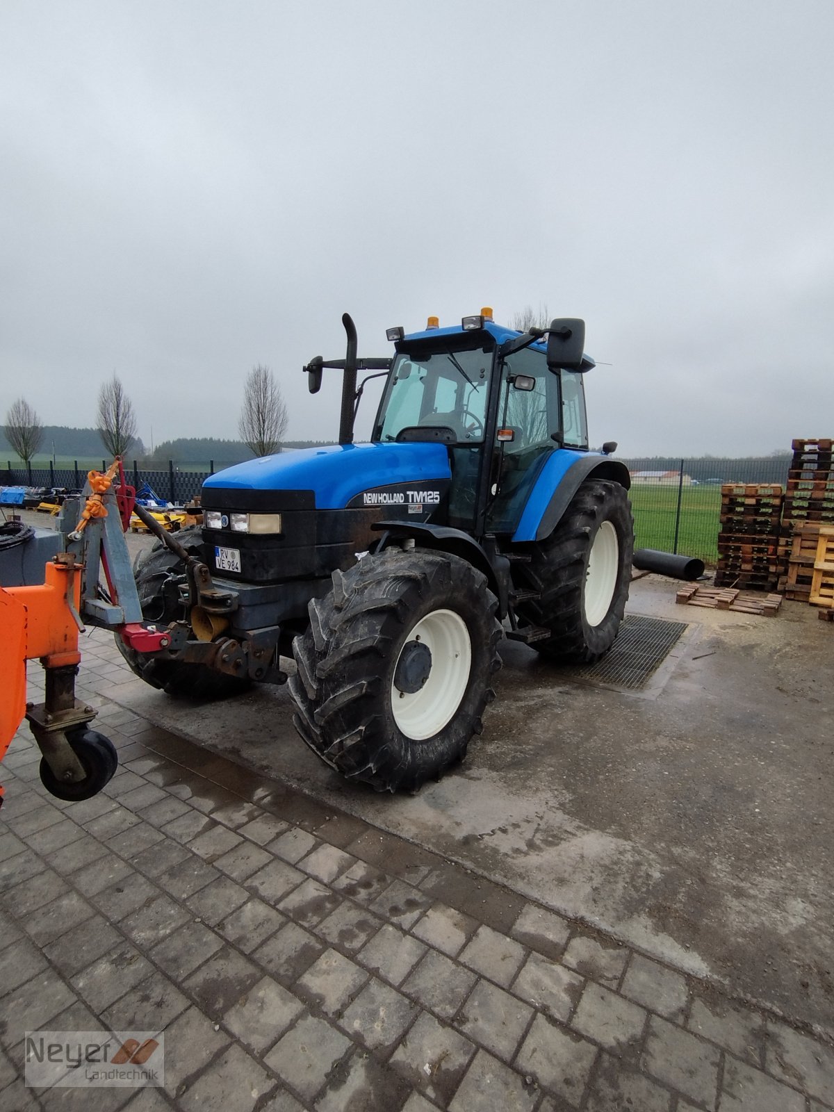 Traktor типа New Holland TM 125, Gebrauchtmaschine в Bad Waldsee Mennisweiler (Фотография 4)