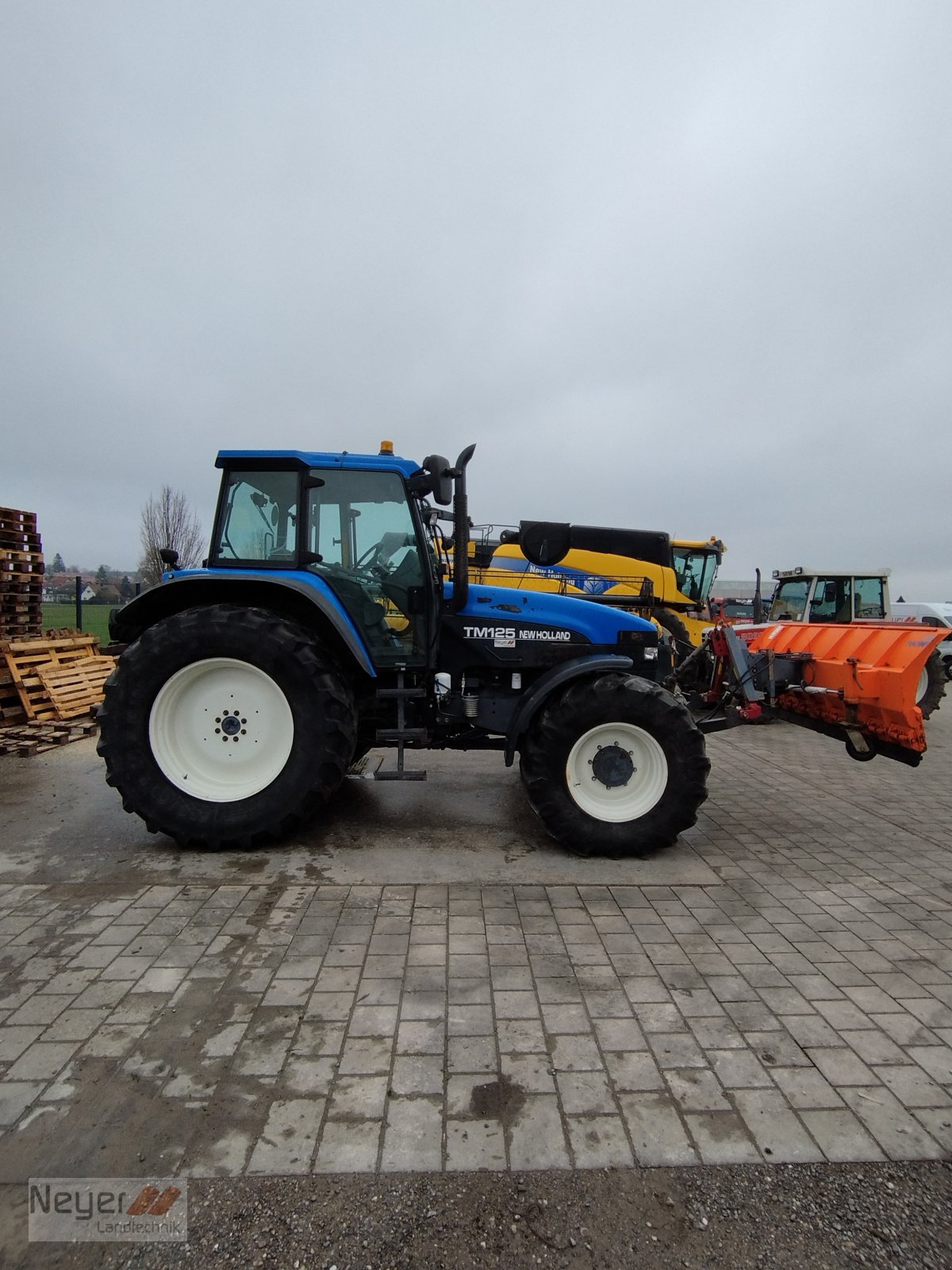 Traktor типа New Holland TM 125, Gebrauchtmaschine в Bad Waldsee Mennisweiler (Фотография 5)