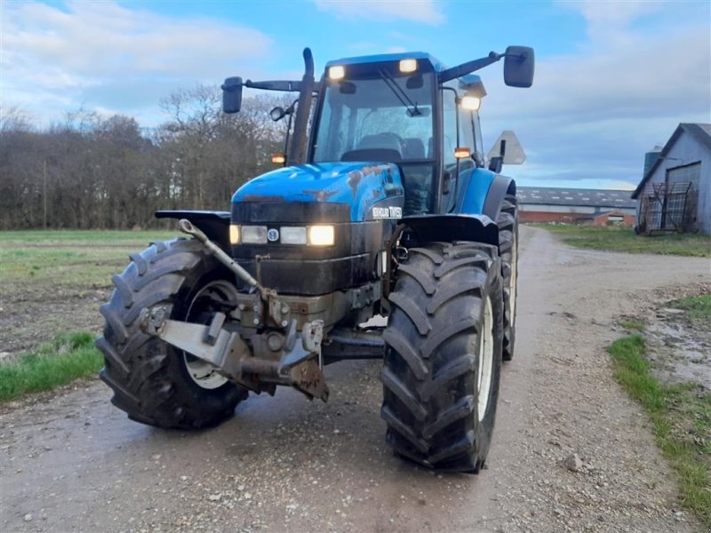 Traktor of the type New Holland TM 150 Alm foraksel og frontlift, Gebrauchtmaschine in Skive